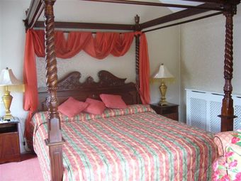 Woodenbridge Hotel & Lodge