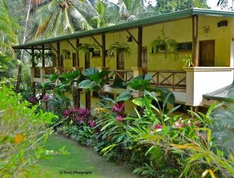 Hotel Roca Verde Beachfront