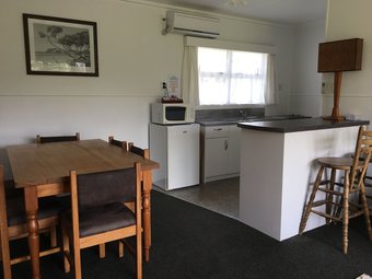 Raglan Palm Beach Motel