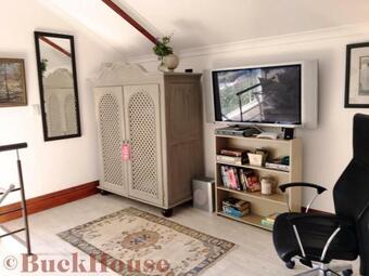 Buckhouse Elegant Village Apartment