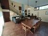Fant�stica Vivienda Con Amplio Jard�n Y Piscina