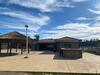 Apartamento 10 Acres Ranch W/ Horses, Pond, And More!
