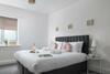 Beachcliffe House - Sea Front Property - Sleeps 10 - Pet Friendly
