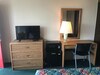 Motel Budget Host Village Inn
